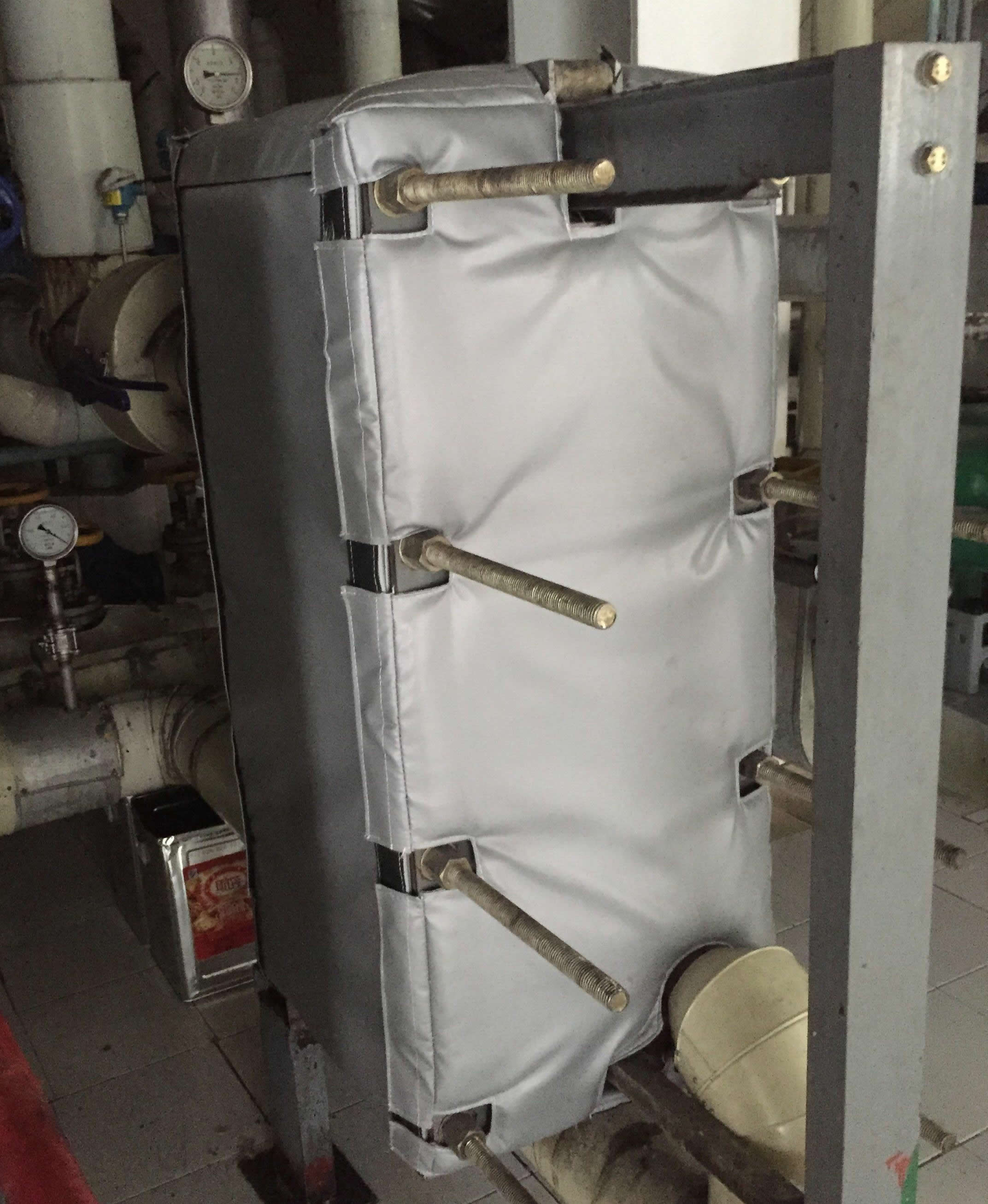 板式<a href=http://www.gyzxw.com.cn/e/tags/?tagname=%E6%8D%A2%E7%83%AD%E5%99%A8%E4%BF%9D%E6%B8%A9 target=_blank class=infotextkey>換熱器保溫</a>套